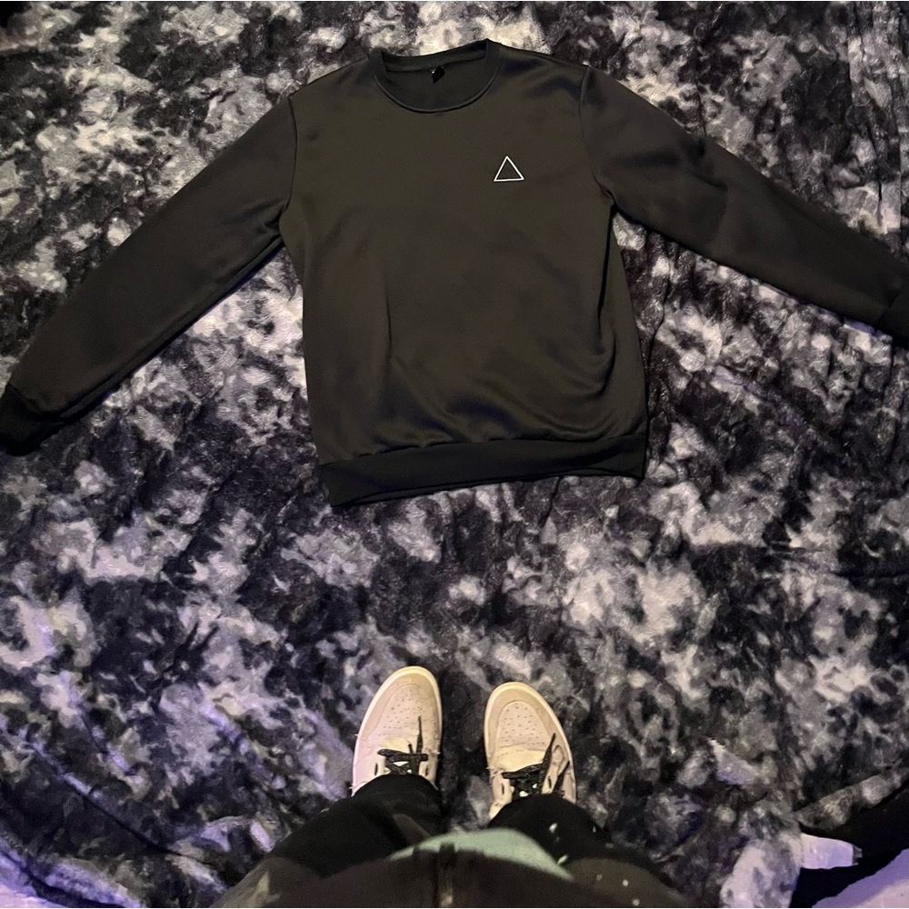 Black Long Sleeve/Pull Over